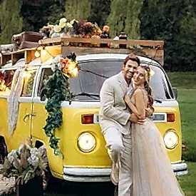 sari karavan düğün fotoğraf konsepti